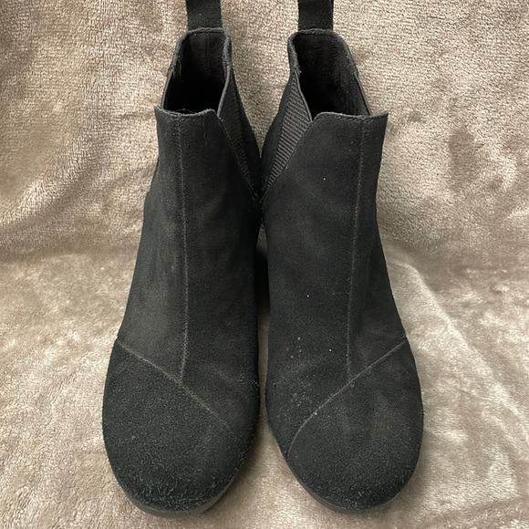 TOMS BLACK SUEDE KELSEY BOOTIES - Picture 2 of 10